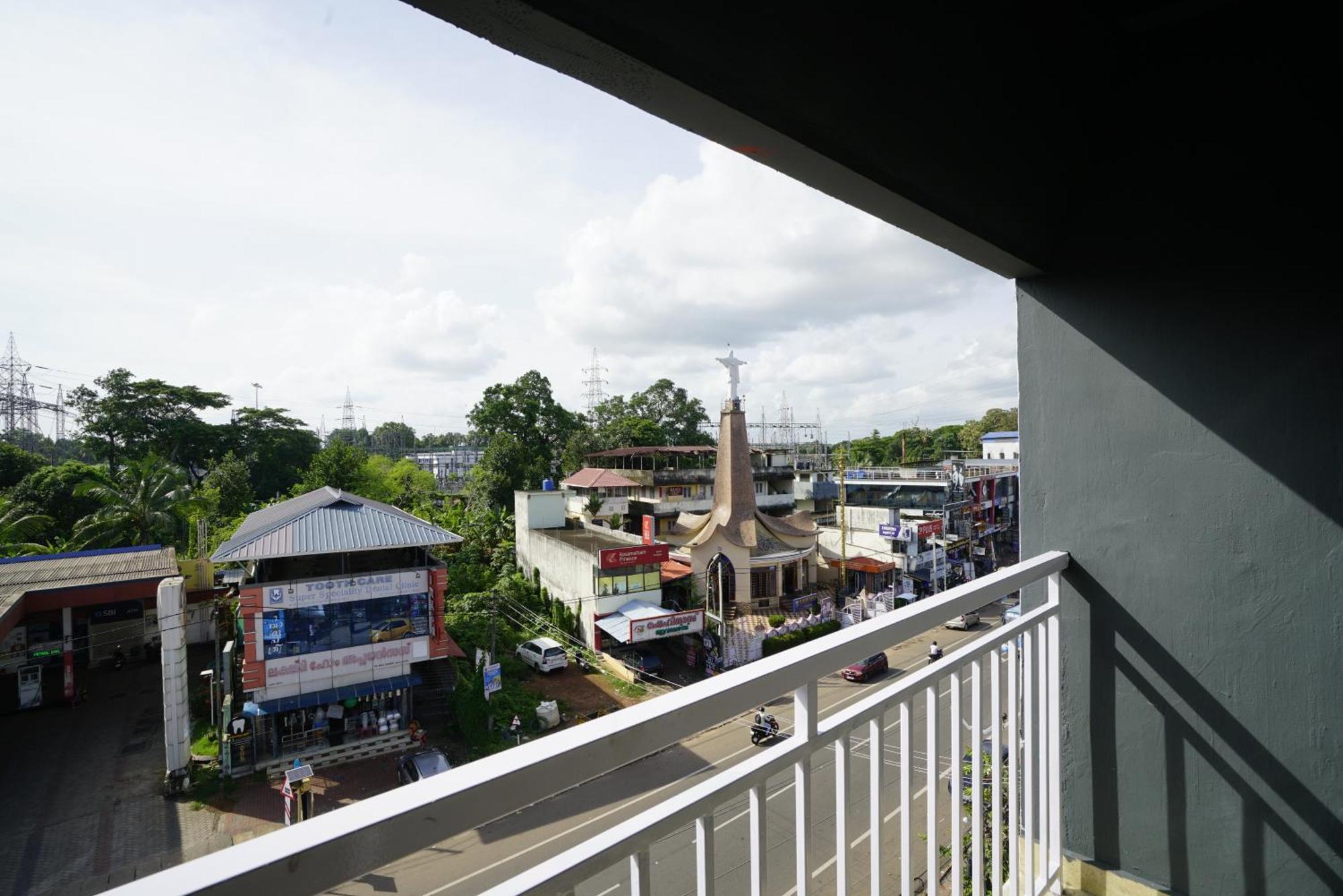 Quilon Residency Kundara Hotel Perumanseri Exterior photo